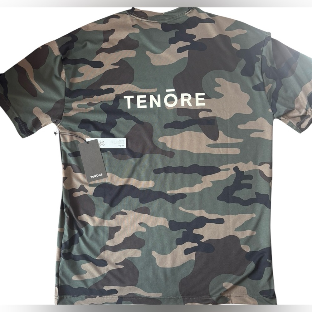 NWT TENORE Short Sleeve UV Tee Mens Shirt size M Camo Surf Sand Swim Hawaii